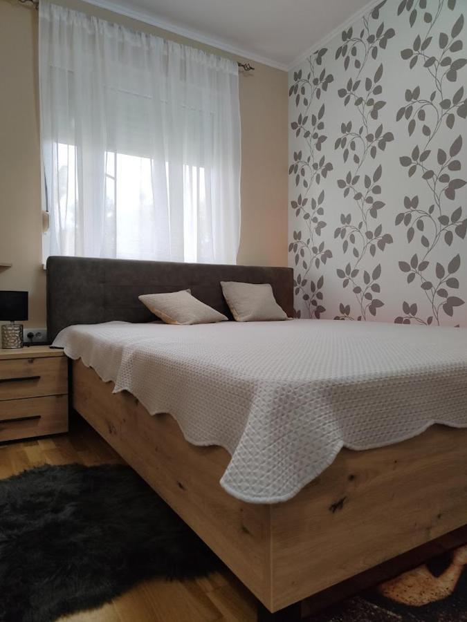 Apartman Espresso Sa Parkingom Sremska Mitrovica Ngoại thất bức ảnh