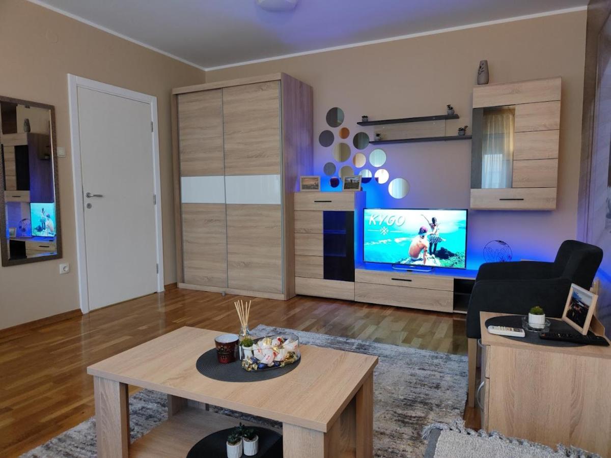 Apartman Espresso Sa Parkingom Sremska Mitrovica Ngoại thất bức ảnh